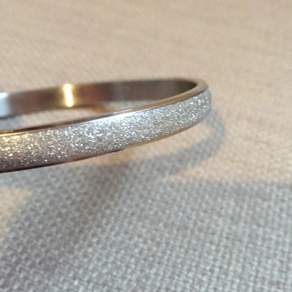 Silver Bangle bracelet - Picture 2 of 4
